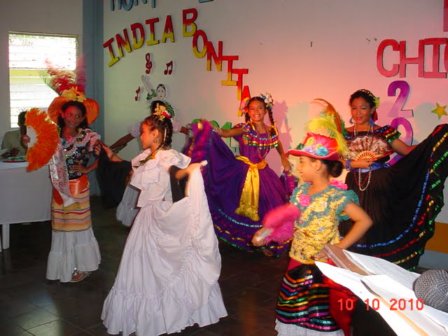 Las ninas mostraron todo lo que saben del folklor nacional